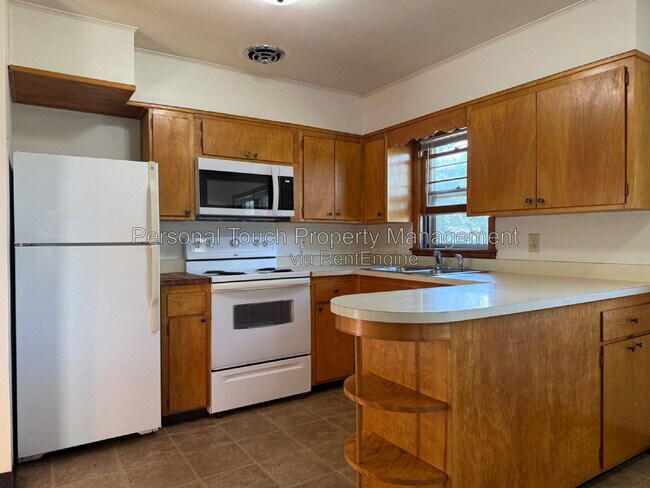 Building Photo - 1818 5th Ave S