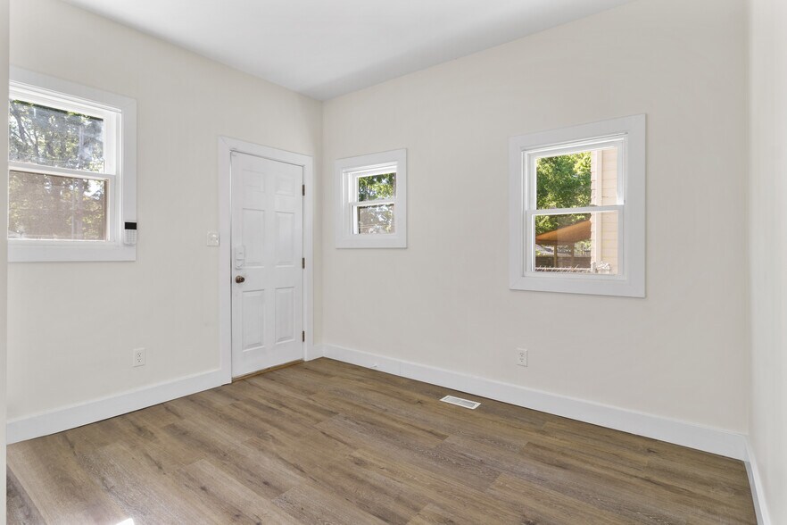 Building Photo - 4071 N College Ave