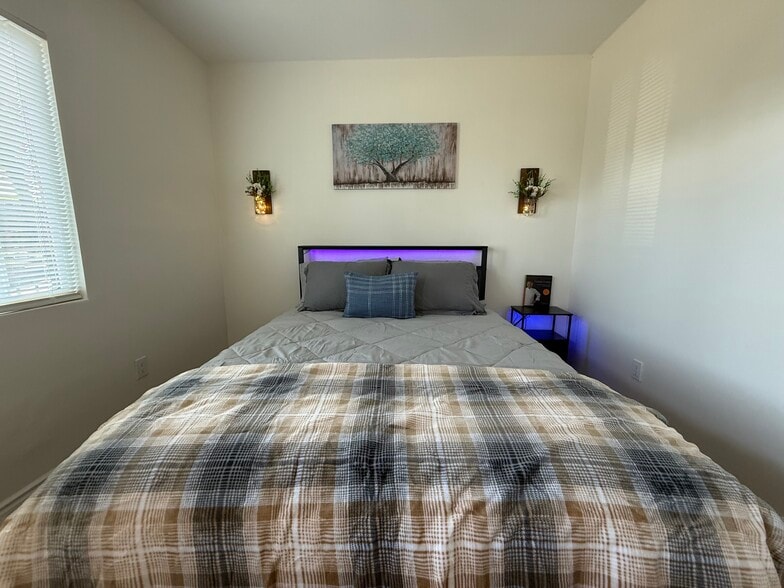 Building Photo - 7115 Somerset Blvd