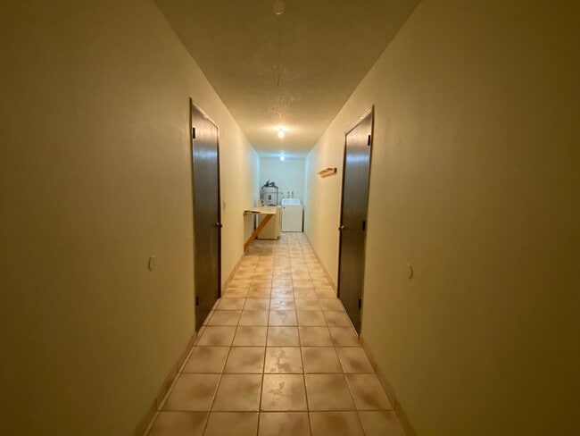 Building Photo - Application Pending - 3 Bedroom Condo for Rent - Hood River