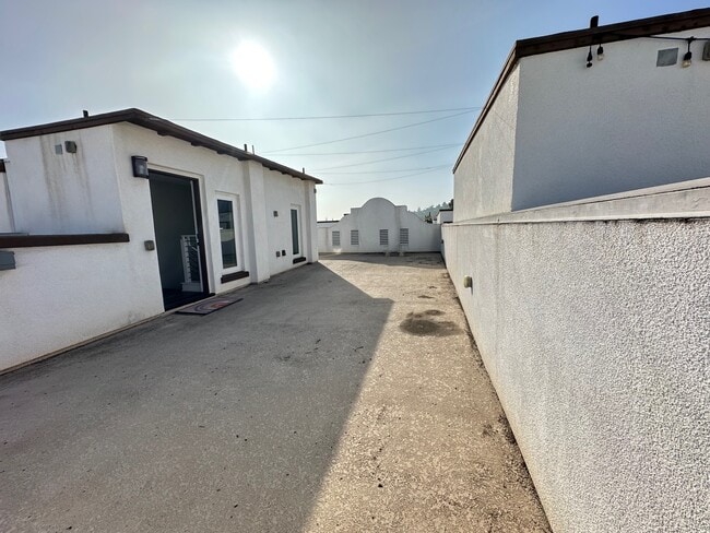 Building Photo - Cessna Lane