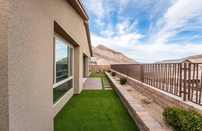 Building Photo - Stunning 3 Bedroom One Story home in Summe...