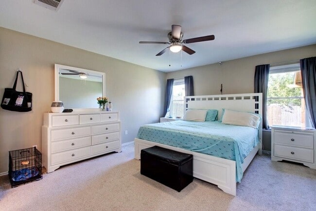 Building Photo - 450 Carriage Way