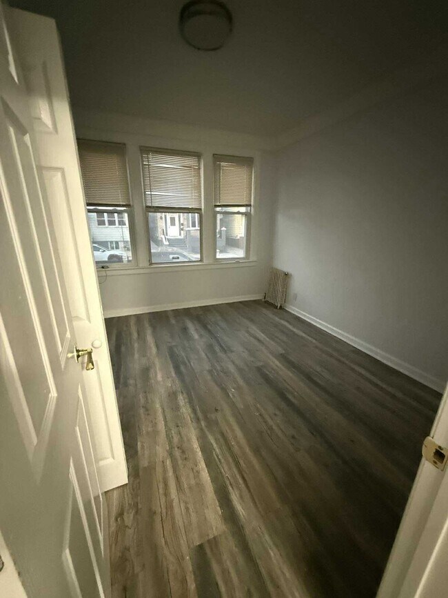 Building Photo - 225 McAdoo Ave