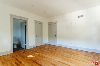 Building Photo - 2027 Canyon Dr