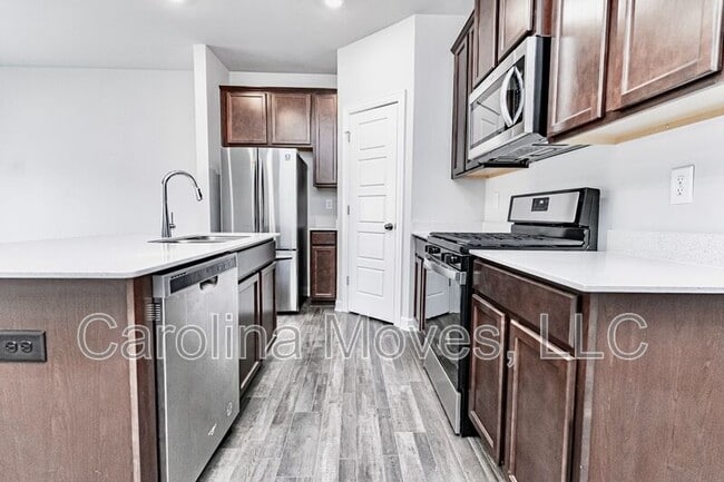 Building Photo - 225 Telford Dr