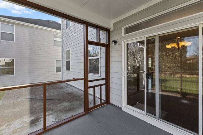 Building Photo - 5023 Lake Grove Blvd