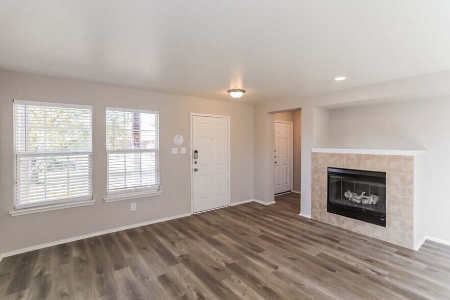 Building Photo - 628 Rockbrook Dr