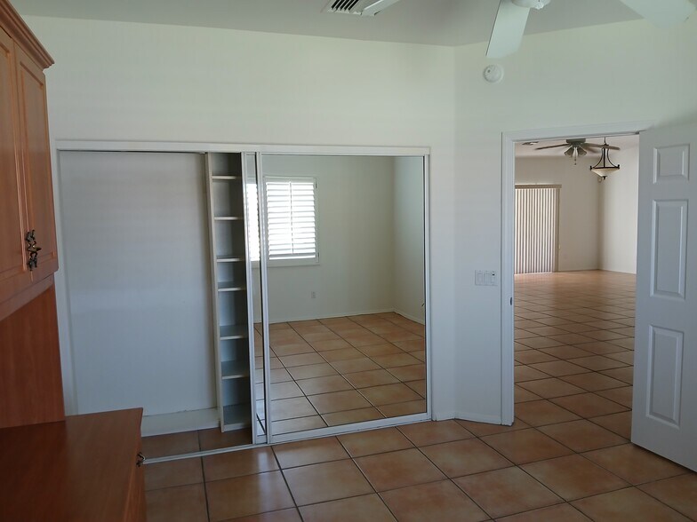 Building Photo - 74137 Scholar Ln E