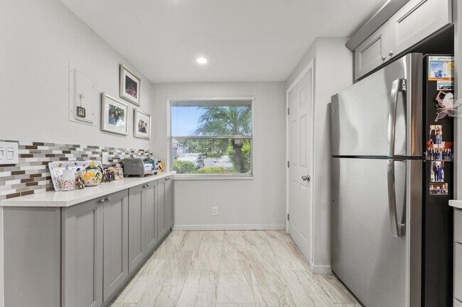 Building Photo - 6650 S Oriole Blvd