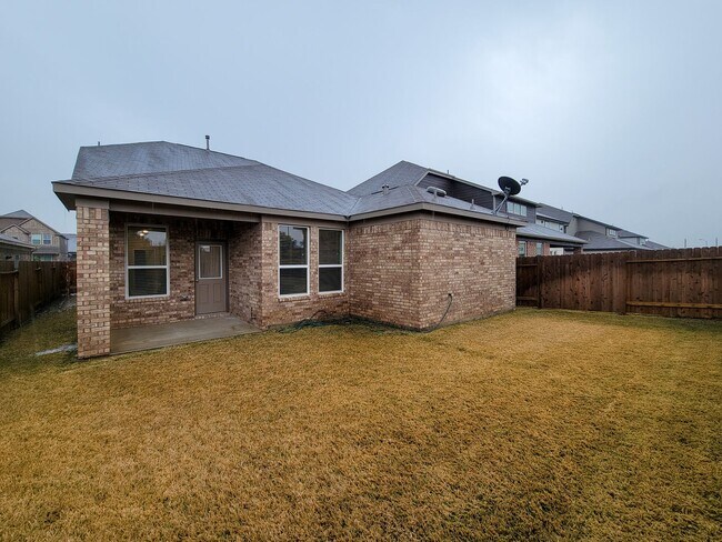 Building Photo - This stunning 2-year-old house with 4 beds, 3 baths, and an attached 2-car garage, it offers ampl...