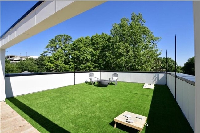 Building Photo - 536 Highland Ave NE