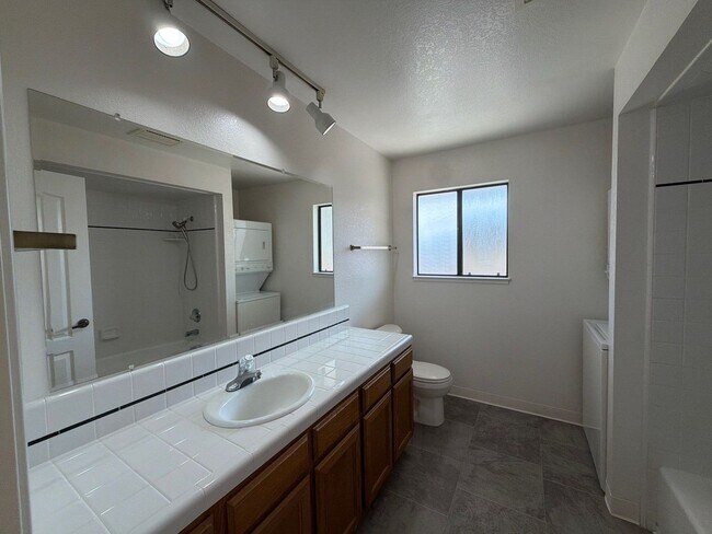 Building Photo - 332 E Romie Ln