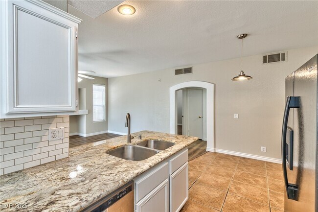 Building Photo - 2201 Ramsgate Dr