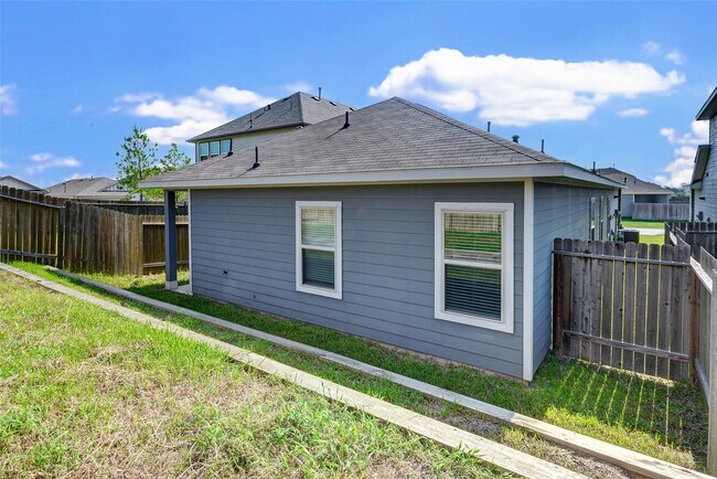 Building Photo - 40735 Gate Ridge Dr