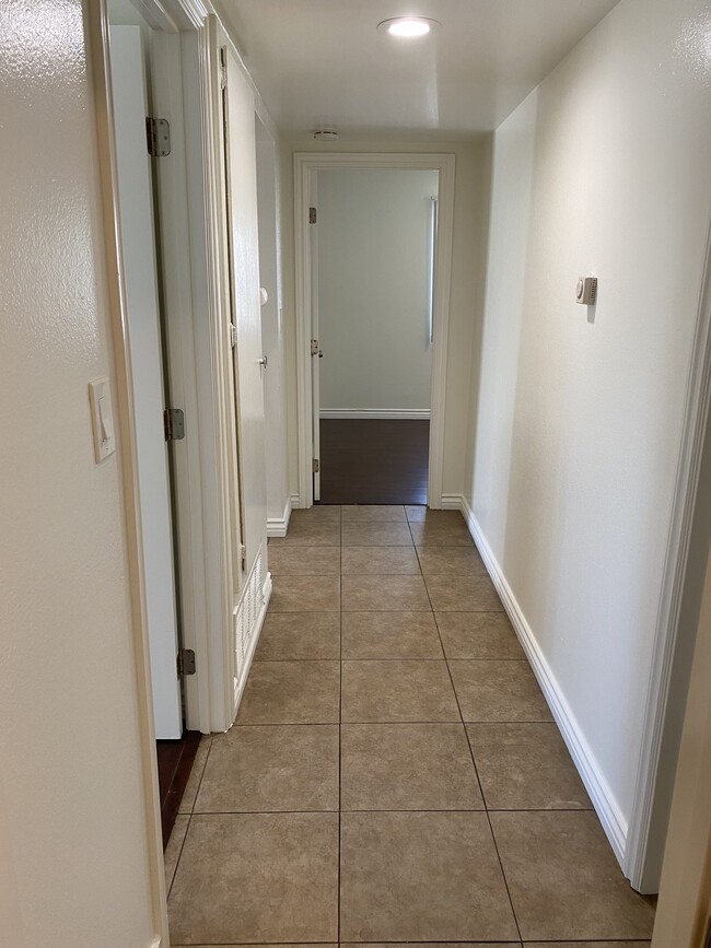 Hallway - 2901 Mendoza Dr