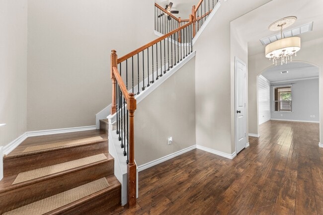 Building Photo - 5705 Fenton Ln