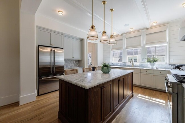 Building Photo - 81 Delmont Dr NE