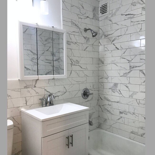 Building Photo - 1199 E 53rd St