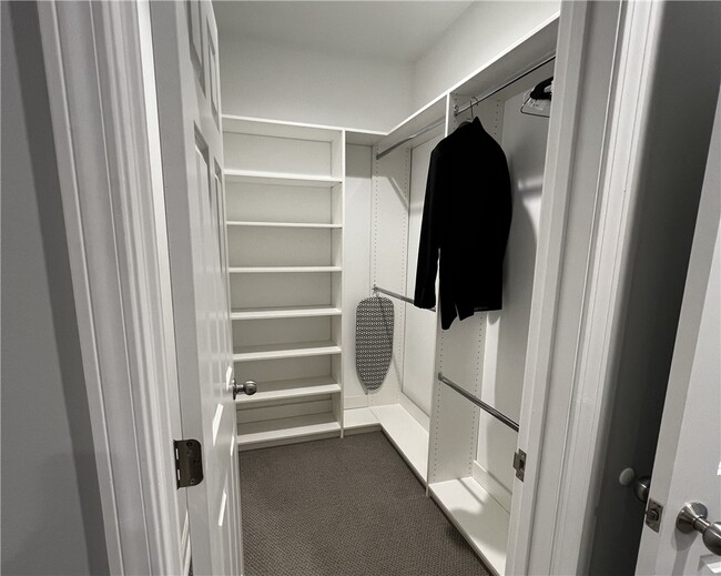 Building Photo - 210-216 N Main St