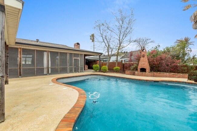 Building Photo - 4329 Edgewater Dr