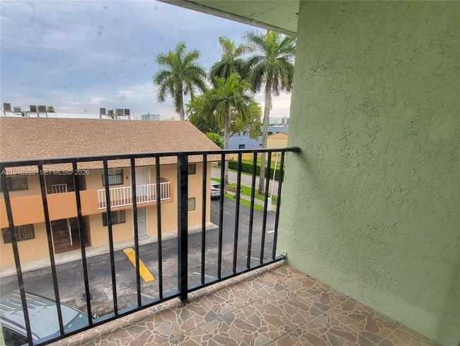 Building Photo - 1519 W 42nd Pl