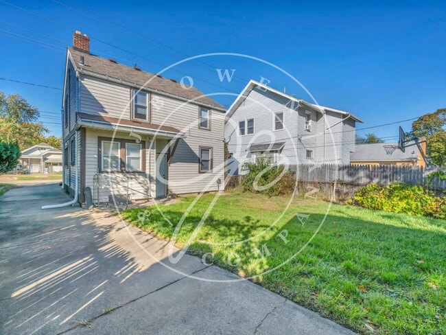 Building Photo - 3-Bedroom 1 1/2 Bathroom home in West Toledo with Hardwood Floors!