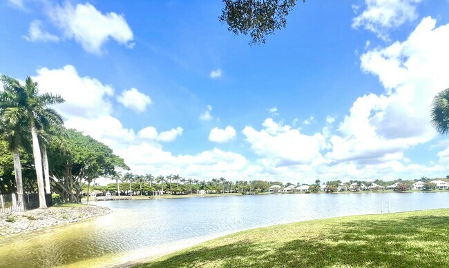 Building Photo - 10614 Lake Shore Dr