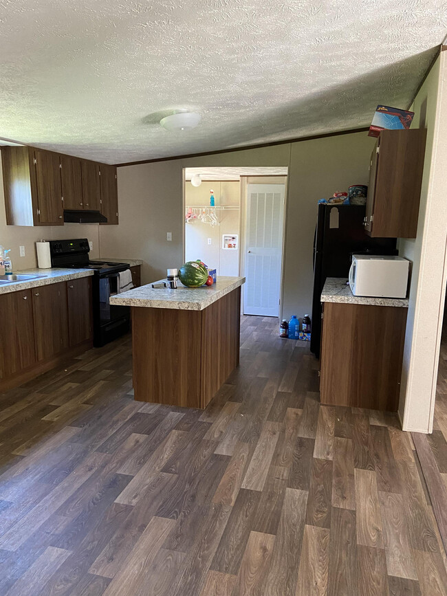 Building Photo - 226 Stinson Dr