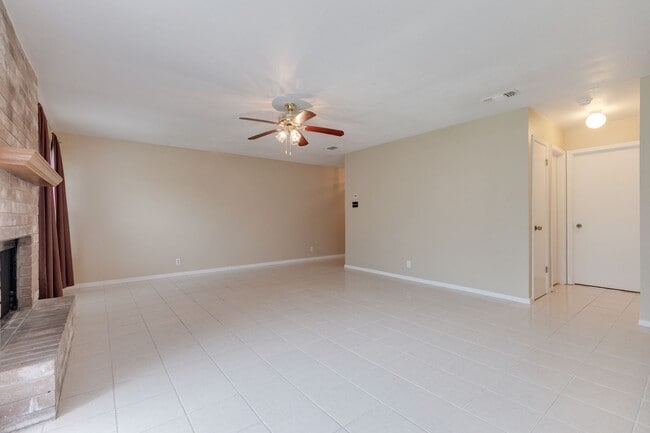 Building Photo - 6991 Sunset Village Dr
