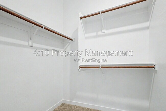 Building Photo - 3241 E Malibu Dr