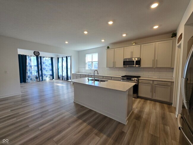 Building Photo - 5128 Summerton St