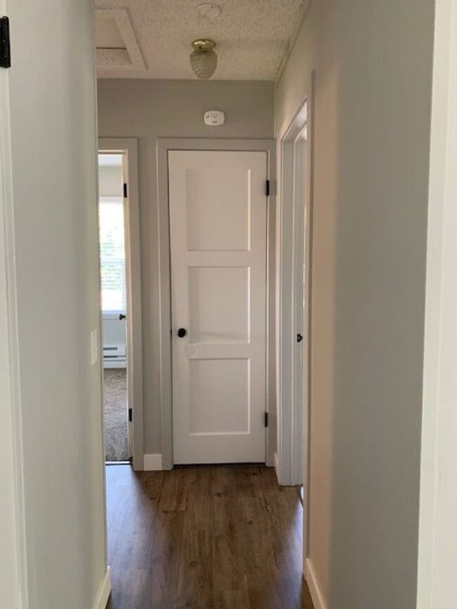 Building Photo - 3 bd., 2 bath remodeled Duplex