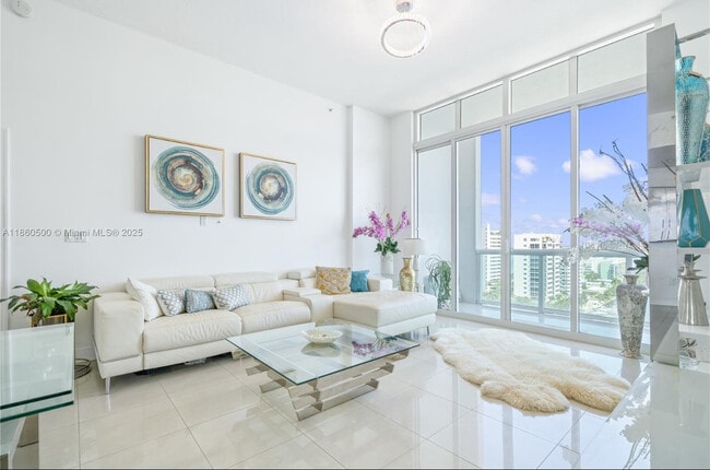 Building Photo - 7900 Harbor Island Dr