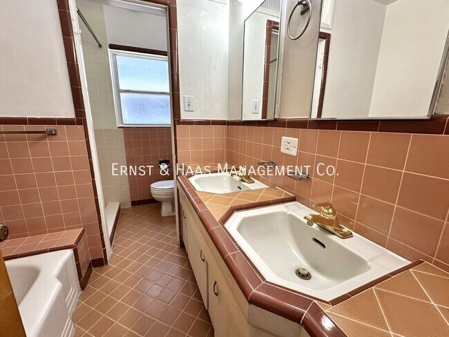 Building Photo - 700 E Carson St