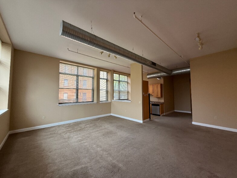 Building Photo - 11 Fremont St