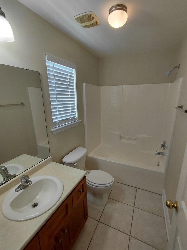 Building Photo - 3150 Sawtooth Dr
