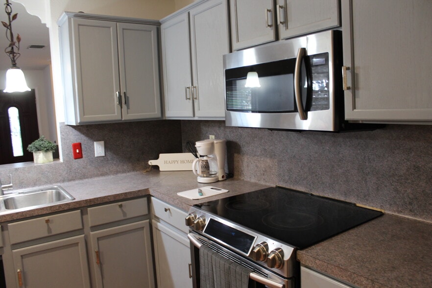 Building Photo - 311 Lebanon St