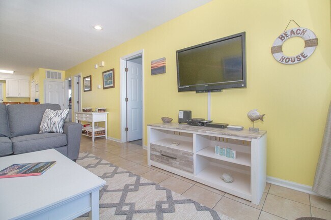 Building Photo - OFF-SEASON FURNISHED RENTAL