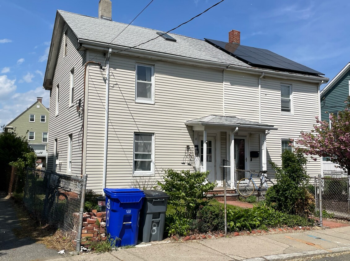 Building Photo - 8 Adamson St