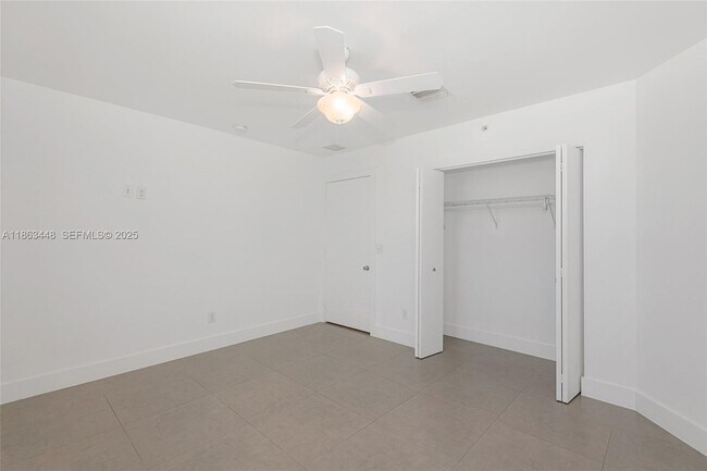 Building Photo - 555 E Dania Beach Blvd