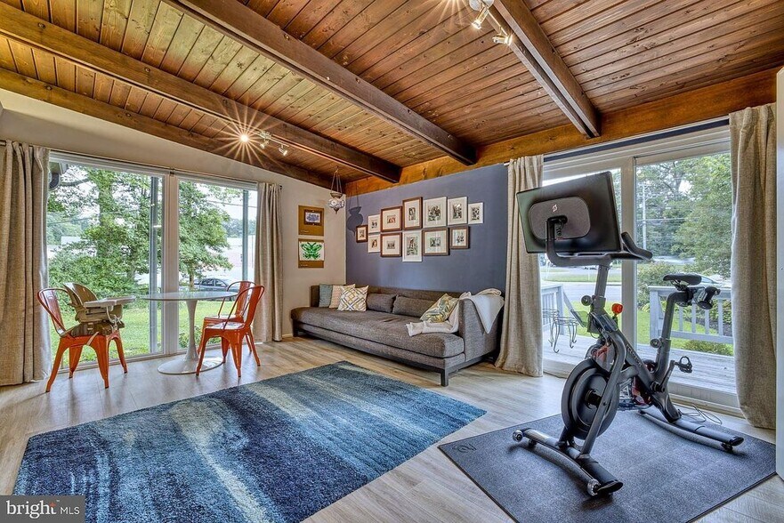 Building Photo - 3402 Hemlock Dr