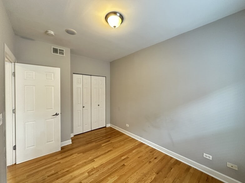 Building Photo - 3259 N Clifton Ave
