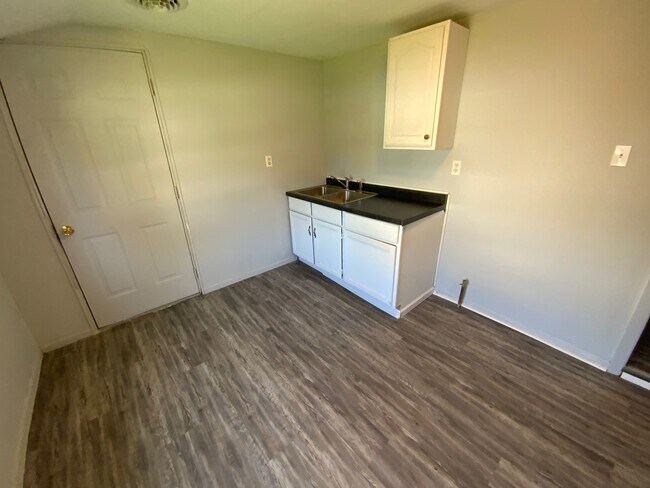 Building Photo - 903 Jewell St