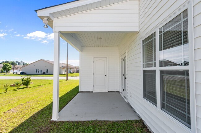 Building Photo - 4400 Laurel Rdg Dr