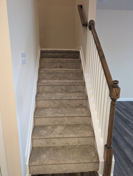 Building Photo - 5613 Edessa Ave