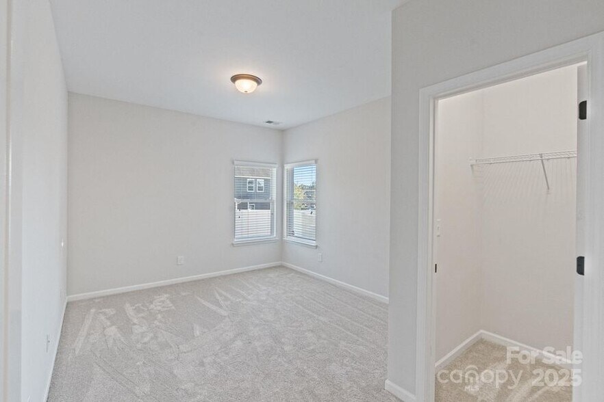 Building Photo - 2076 Waverly Ct