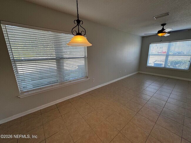 Building Photo - 1052 N Black Cherry Dr