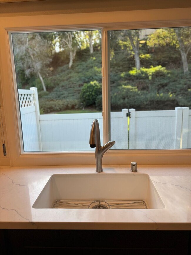 Building Photo - Townhome in Laguna Niguel!