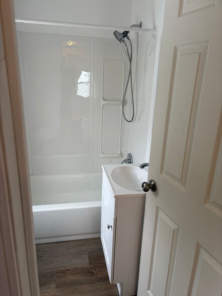 Building Photo - 23 Victor St